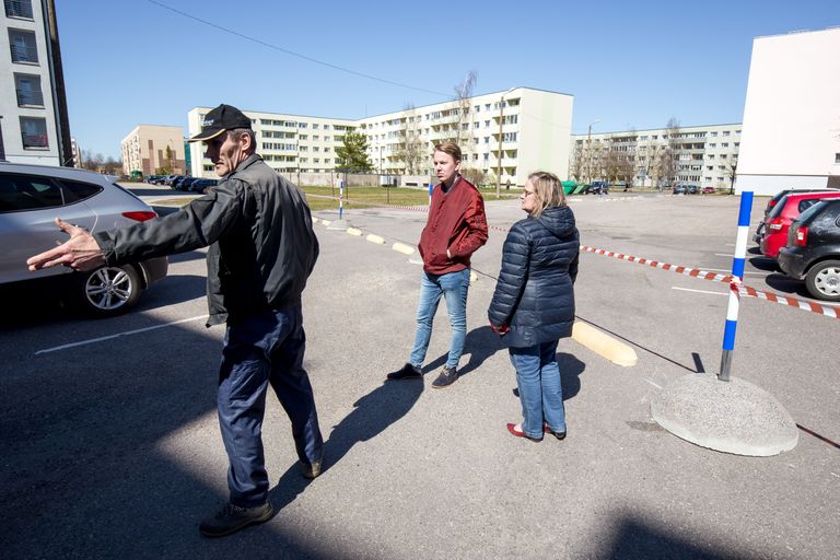 Eriti häiris piire neid naabreid, kes parkimisplatsi Pärnu Papiniidu 27 kinnistuga jagasid: pärast piirete rajamist on liikumisruum väga piiratud.