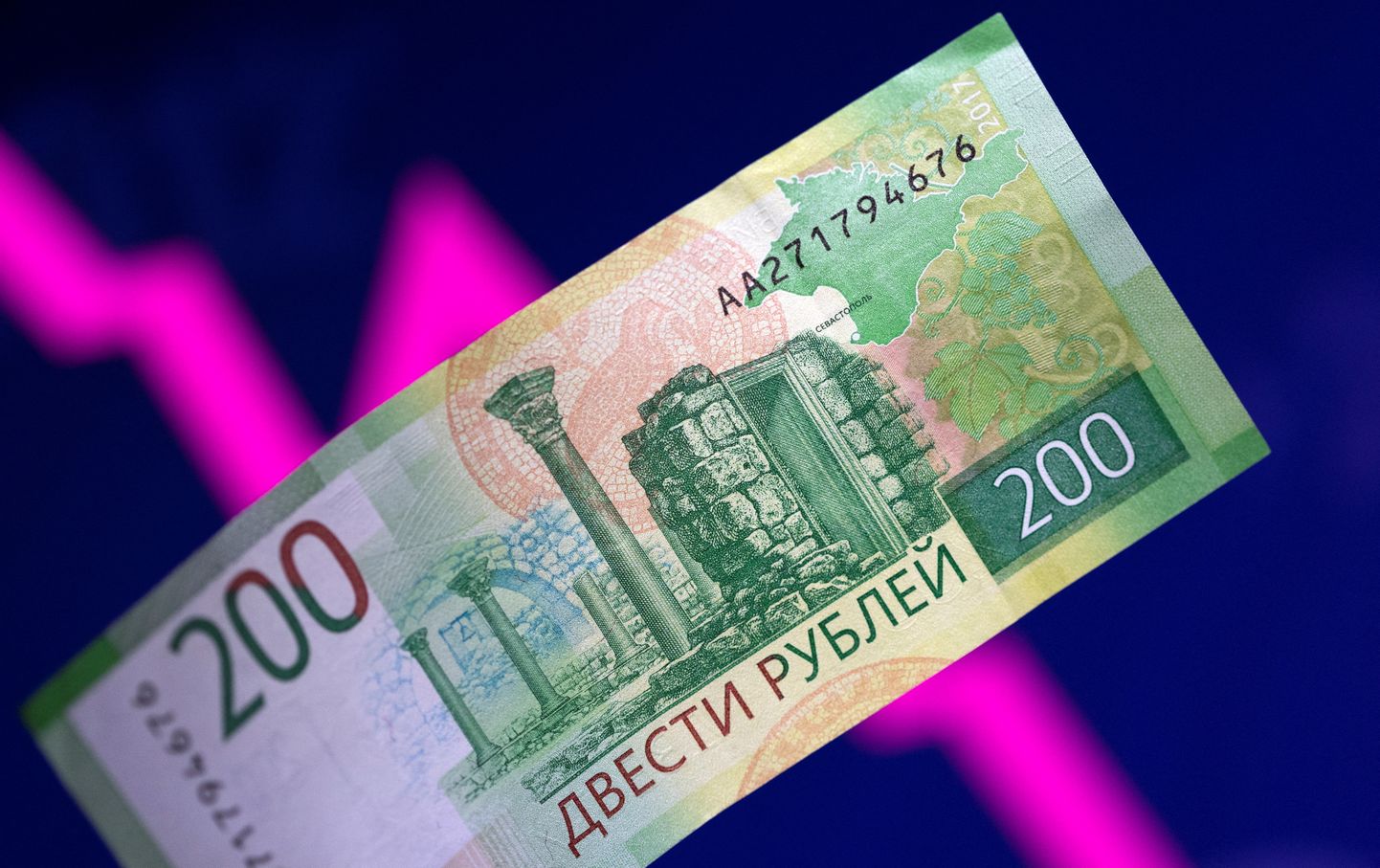 Vene rubla väärtus langeb.