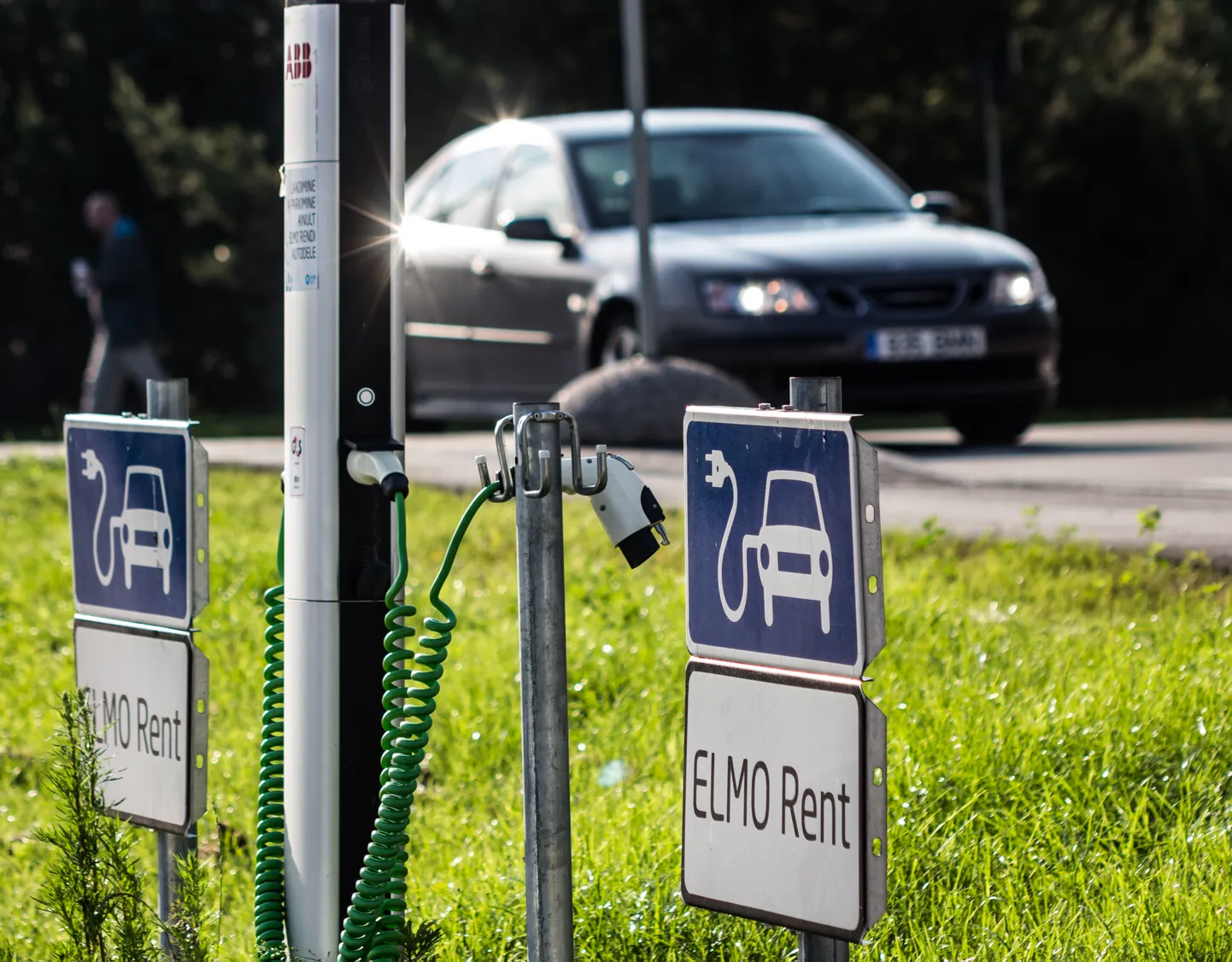 Elektriautode laadimispunkt Mustamäel.