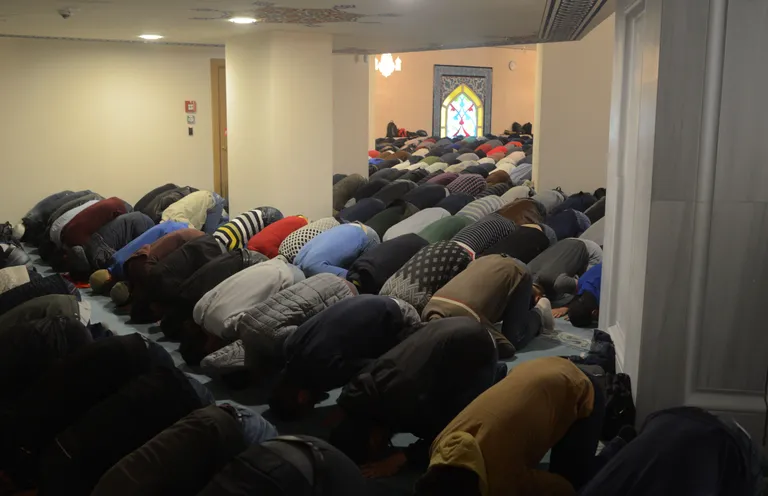 Muslimid Moskvas palvetamas. / Scanpix