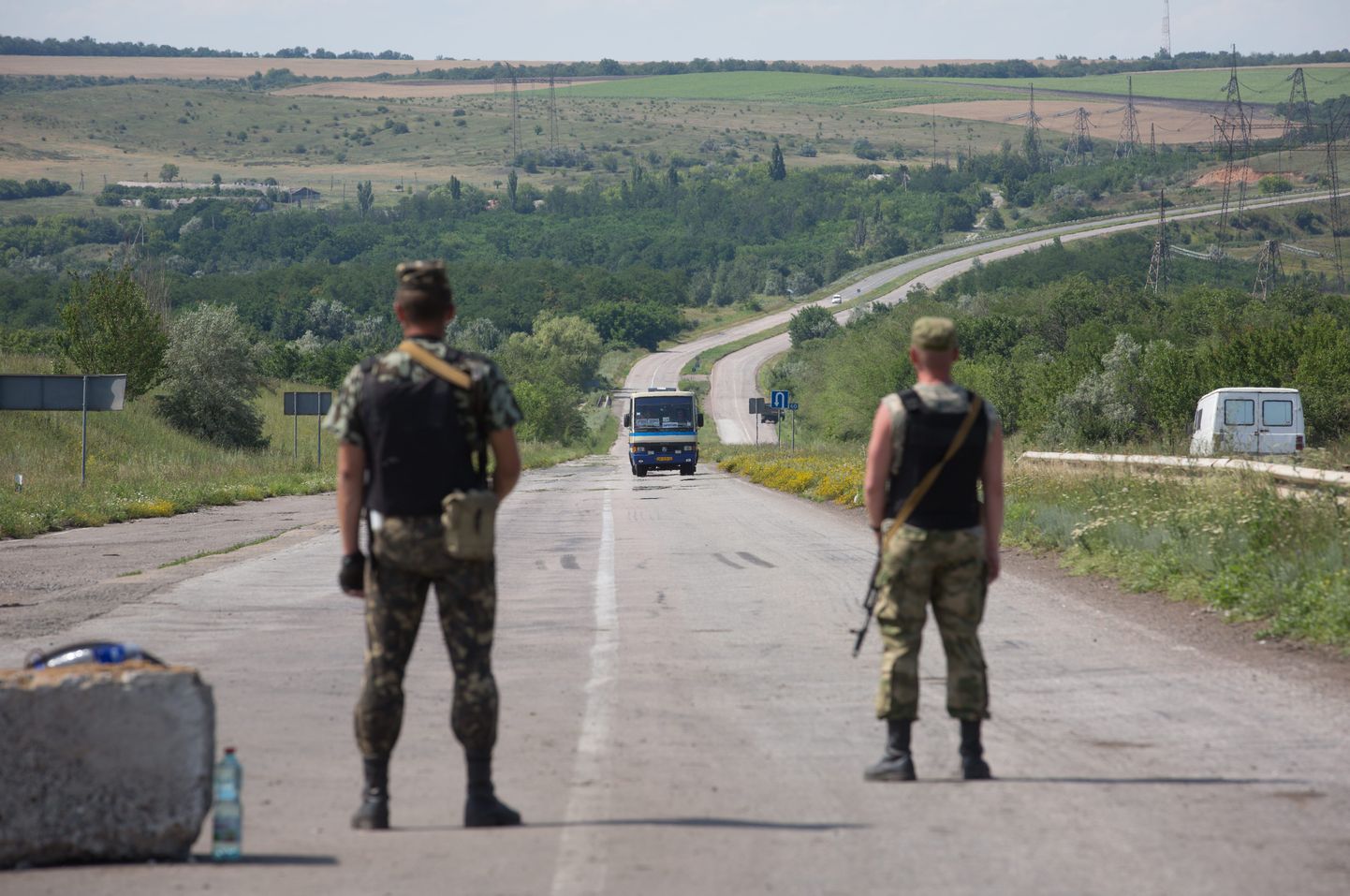 Ukraina sõdurid Donetski lähistel kontrollpunktis.