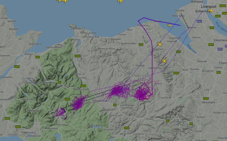 Nõnda tiirutas kaamerapilti koguv lennuk Walesi ralli reedehommikul.