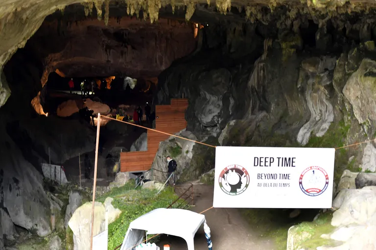 Prantsusmaa Lombrives' koobas, kus 15 vabatahtlikku olid Deep Time'i projekti raames 40 päeva