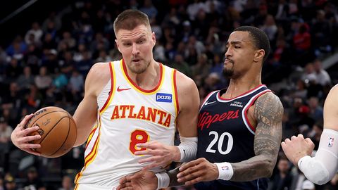 Porziņģim otrā rezultatīvākā spēle "Hawks" rindās uzvarā Losandželosā