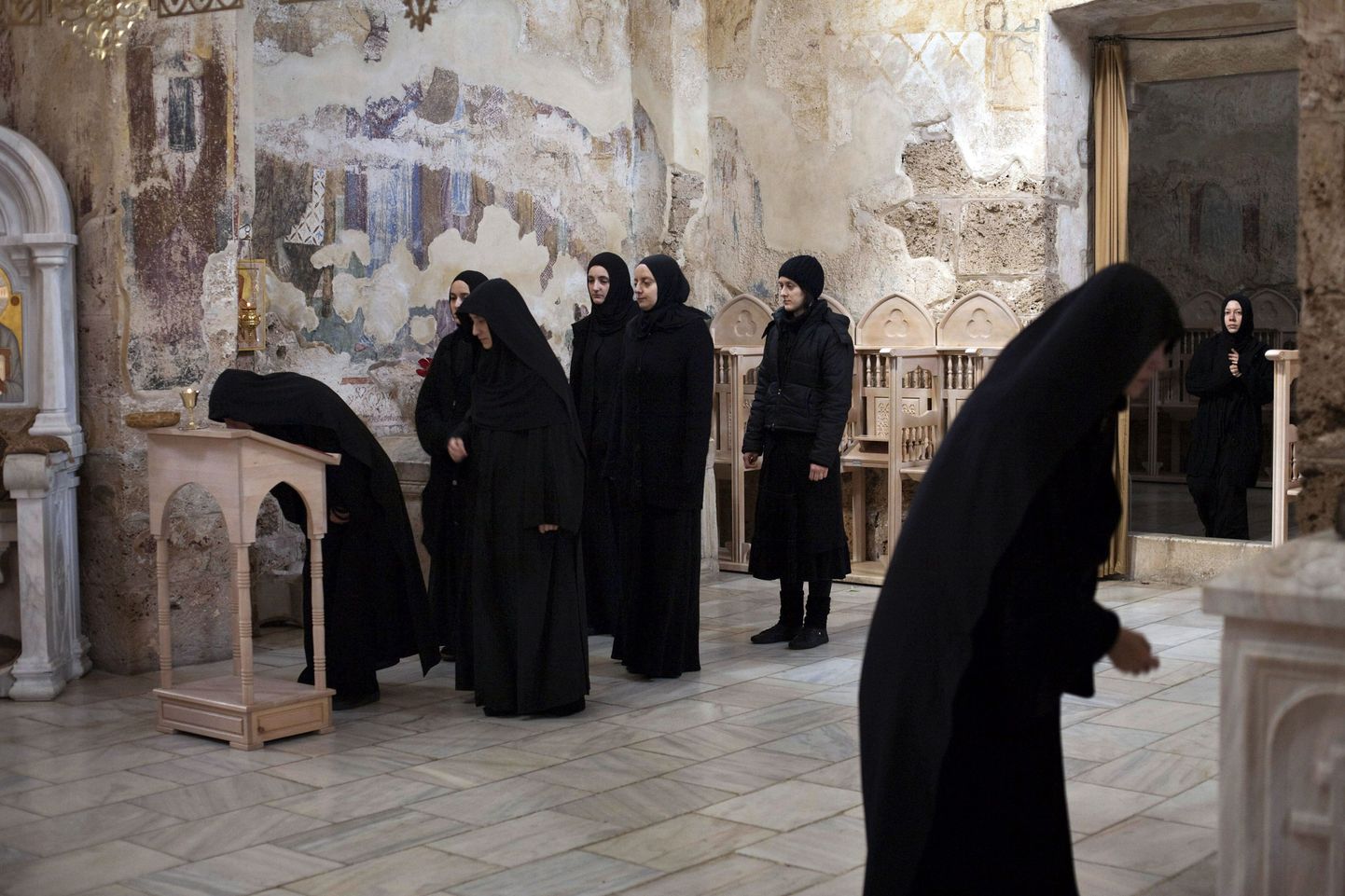 Paavst sulges tantsivate nunnade kloostri
