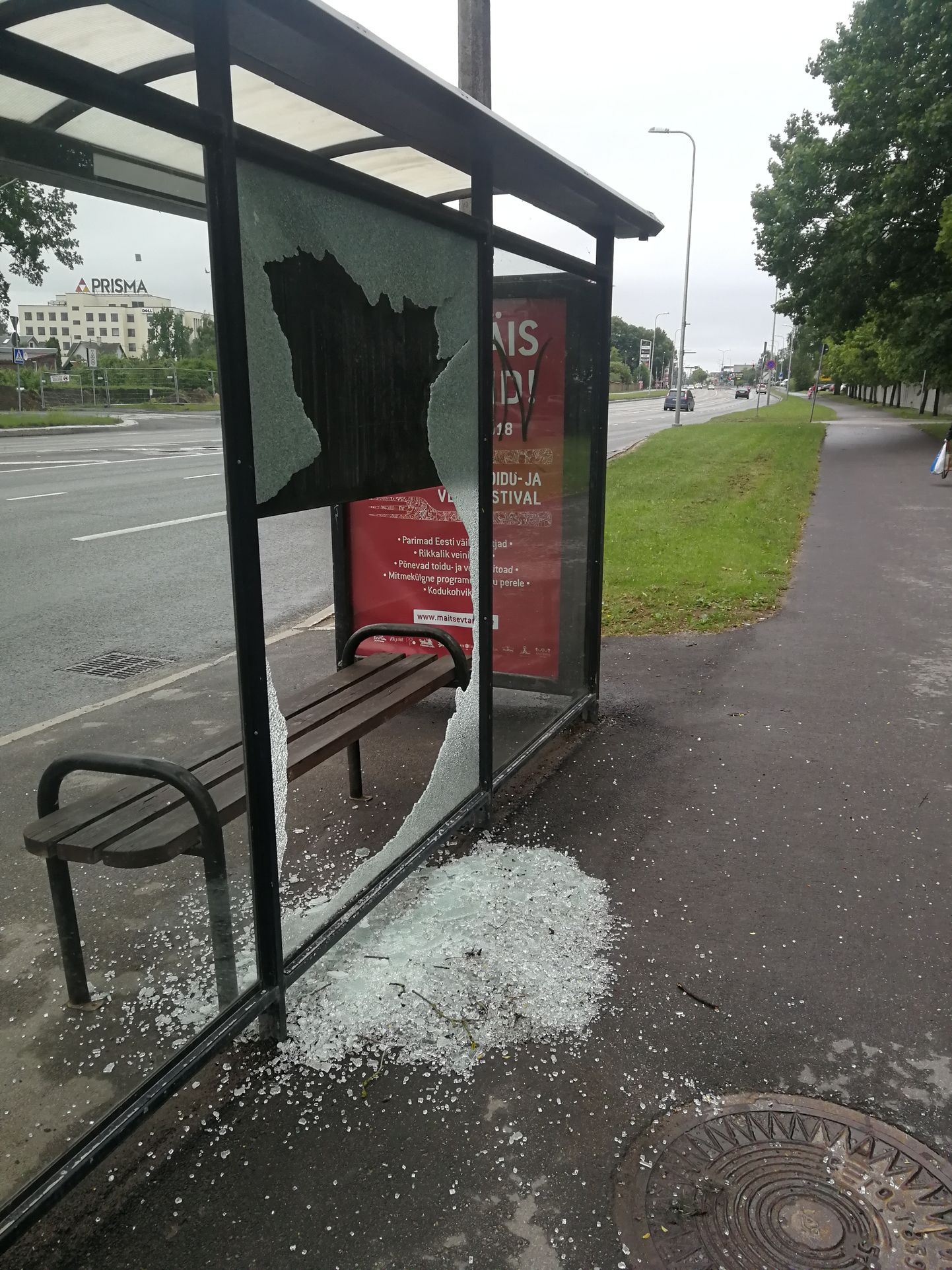 Rebase bussipeatus on katki löödud.