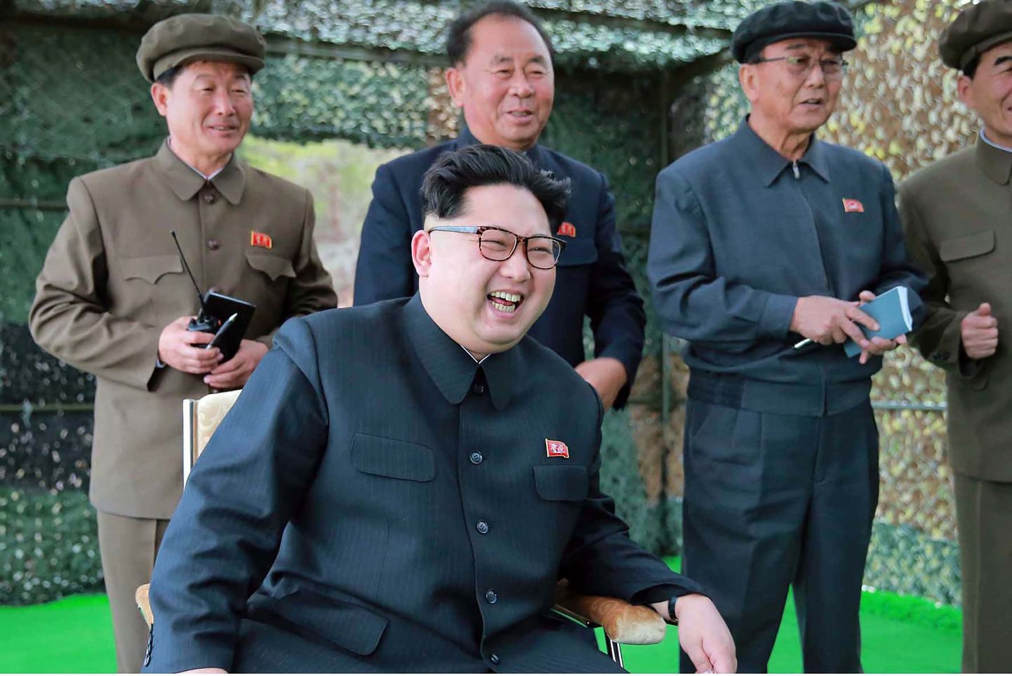 Põhja-Korea liider Kim Jong-un oma kaaskonnaga