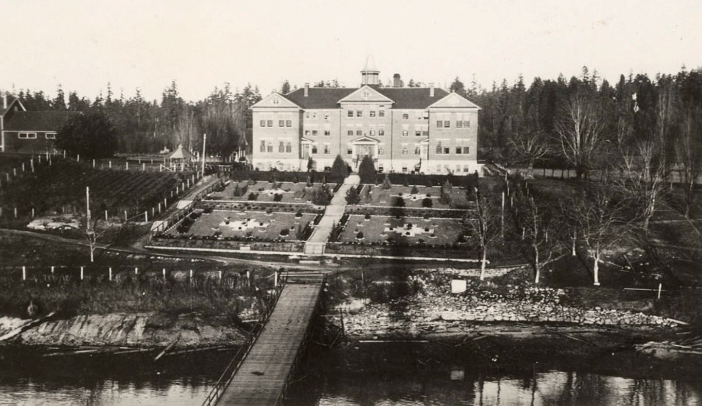 Kanadas Penelakuti saarel 19. sajandi lõpust kuni 1975. aastani tegutsenud põlisrahva internaatkool. Arhiivifoto.