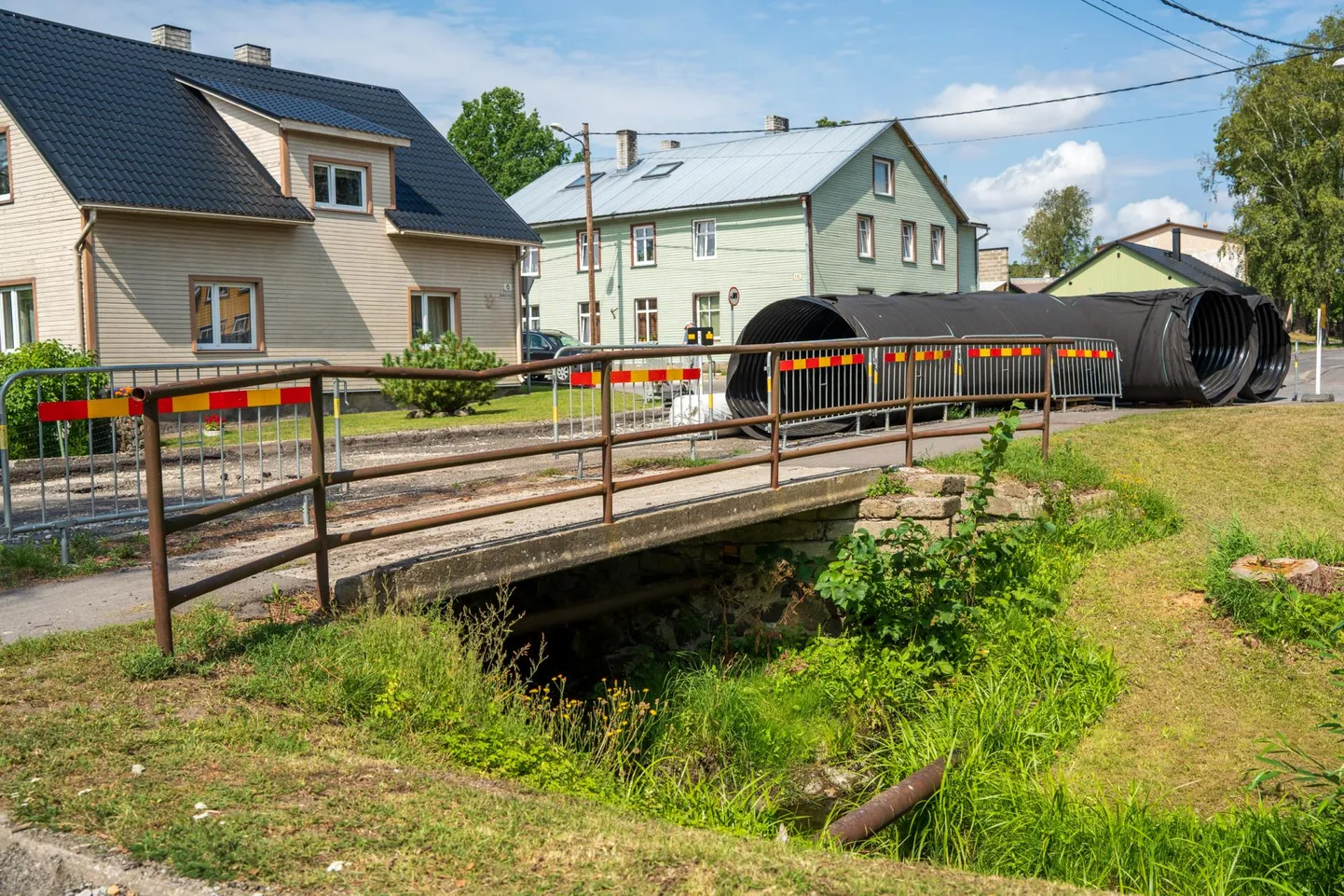 Elektrikaabel takistab torusilla ehitust.