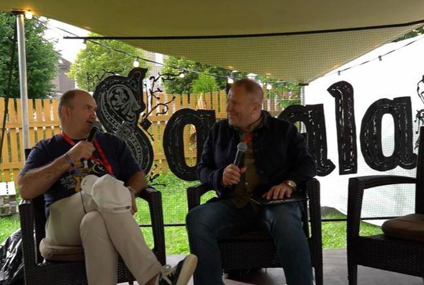 Festivali pealik Ando Kiviberg (vasakul) ja Sakala kultuuritoimetaja Margus Haav arutlesid muusikapeo tuleviku üle.
