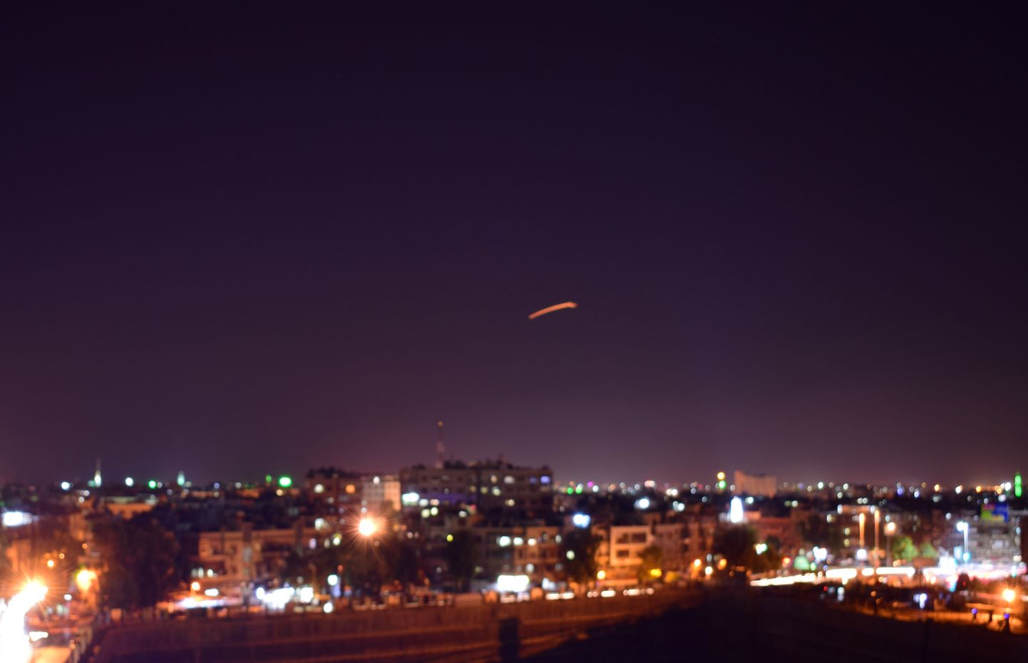 Foto eelmise nädala raketirünnakust Damaskuse ümbruses.