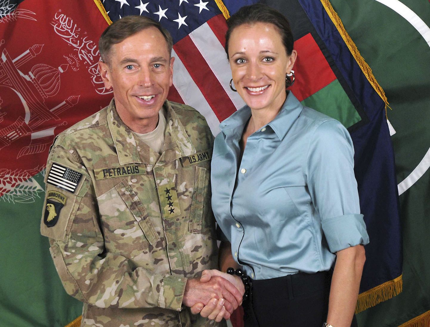 David Petraeus ja tema biograaf Paula Broadwell  2011. aasta juulis.