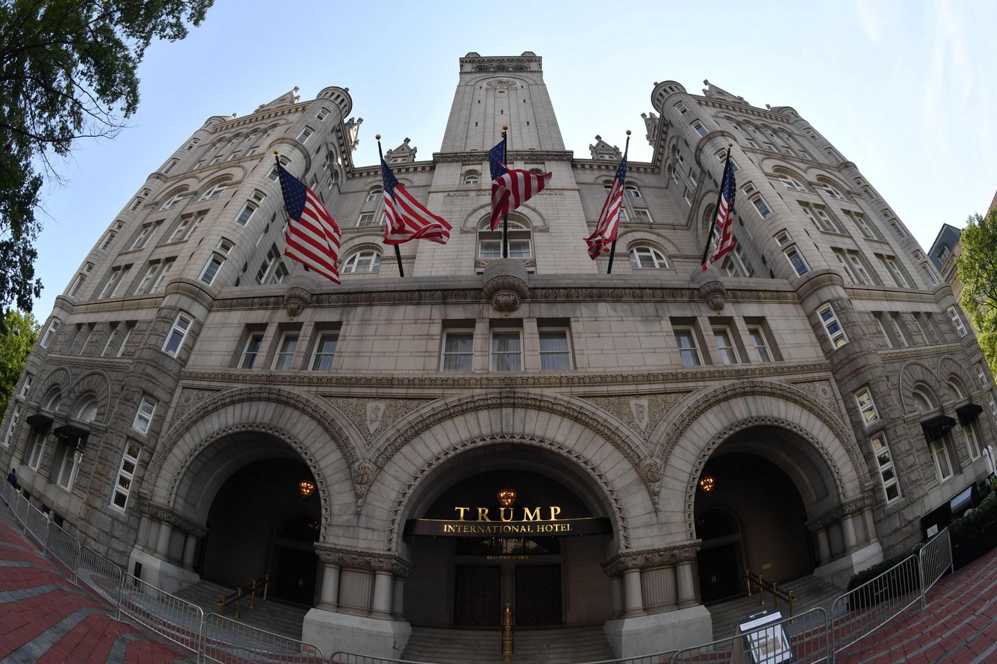 Washingtonis asuv Trump International Hotel, millelt huvigrupp soovib ära võtta alkoholi müümise loa.