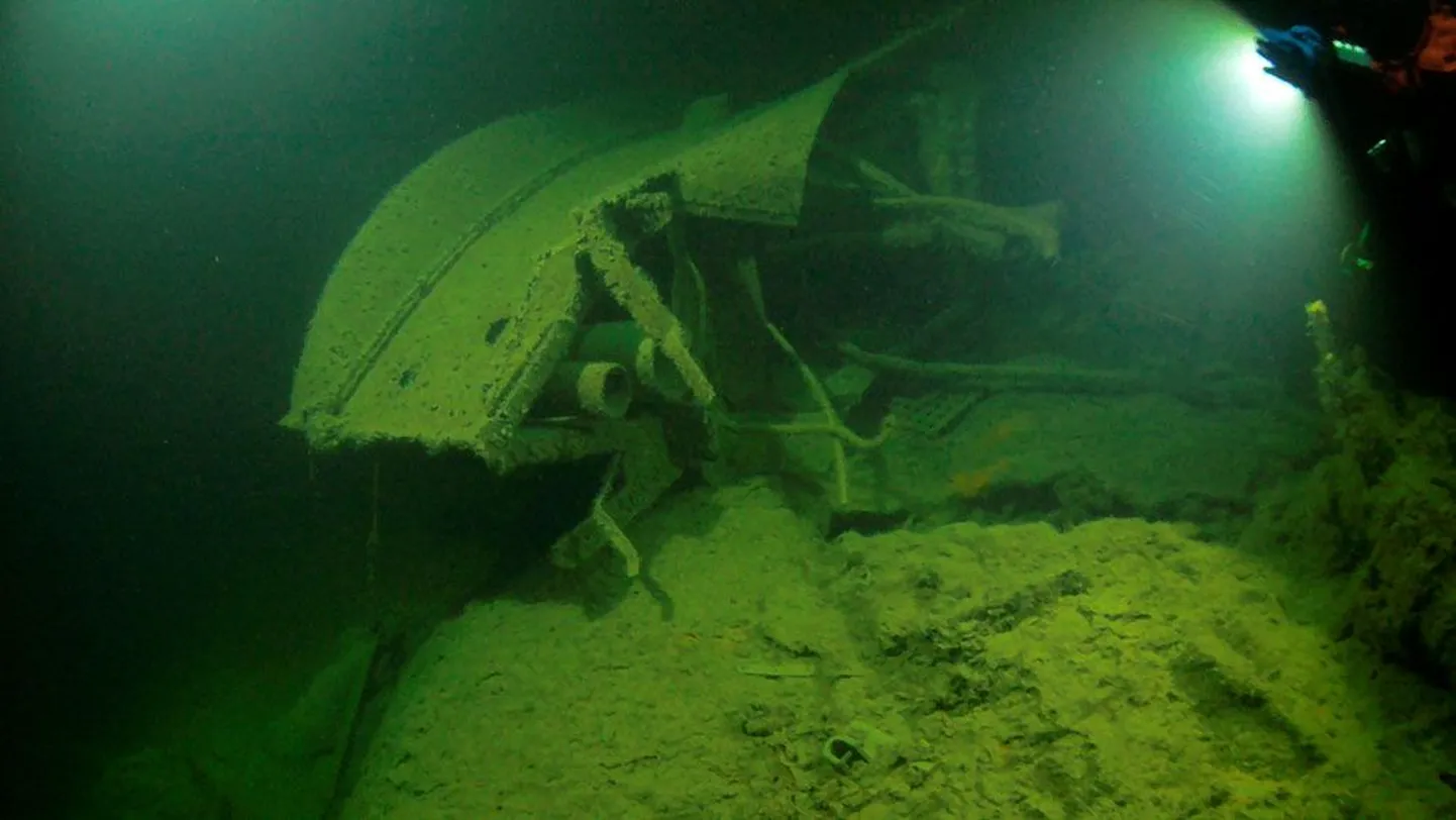 Need videokaadrid hukkunud allveelaeva E-18 tekilt maha murdunud komandotornist ja laeva ahtris olevatest tasakaalutüüridest on esimesed ametlikud materjalid, mille alusel alustab riik laevavraki mälestiseks registreerimist.