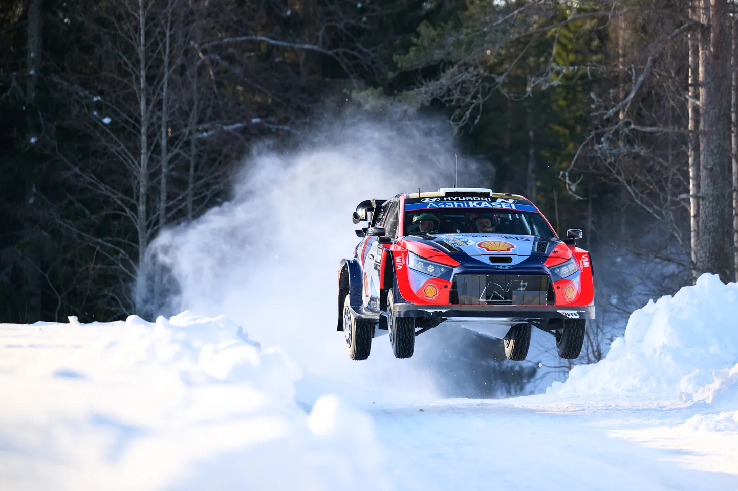 Ott Tänak ja Martin Järveoja kihutamas Rootsi rallil.