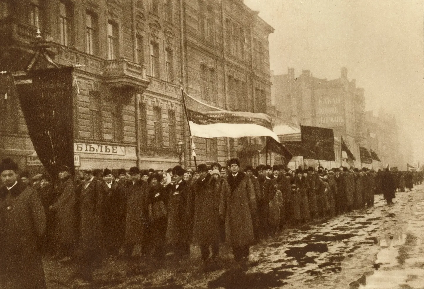 Eestlaste meeleavaldus Petrogradis, 8. apr. (26. märts) 1917. Allikas: Eesti Vabadussõda 1918-1920. 1. Tallinn: Mats, 1996, lk. 26.