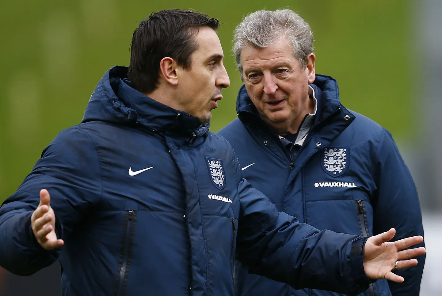 Gary Neville (esiplaanil).