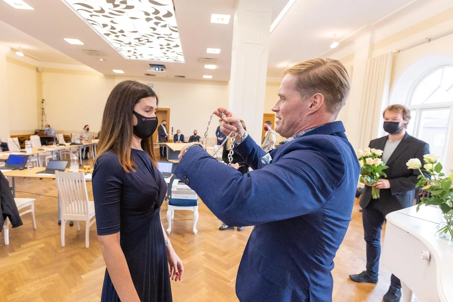 Möödunud aasta 18. novembril pani Paide linnavolikogu esimees Tarmo Alt Siret Pihelga kaela linnapea ametiketi. Suure tõenäosusega võidakse linnapea esmaspäeval valida ka Järvamaa omavalitsuste liidu juhatuse esimeheks.