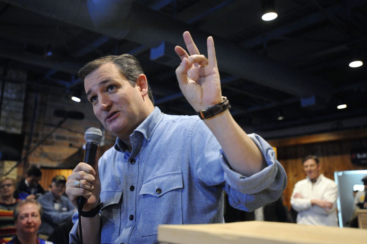 Ted Cruz Iowas kampaaniakõnet pidamas.
