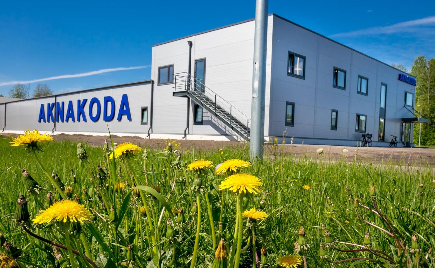 Loode-Pärnu tööstuskülas asub näiteks Aknakoja tehas.