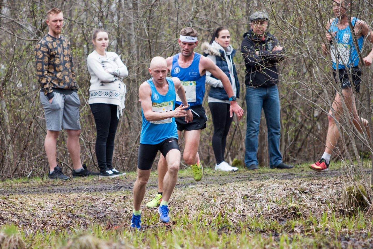 Eesti jooksusarja liidrina tuleb Viljandisse Allar Lamp (esiplaanil), kes viimati jooksis Viljandis 1. mail, kui lõpetas ümber Viljandi järve jooksu kolmandana. Nüüd joostakse staadionil.