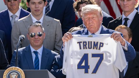 VIDEO ⟩ Trump pani ootamatu küsimusega MLB tähed laginal naerma