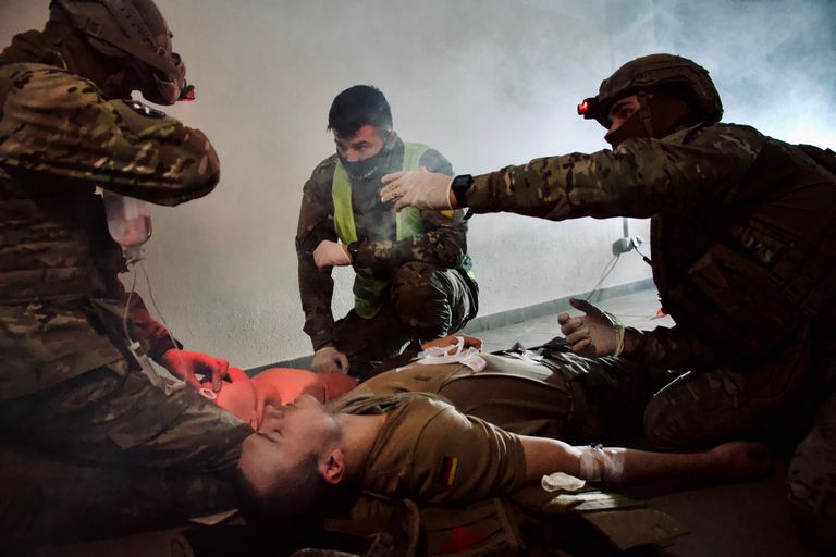 Тренинг по тактической медицине бойцов полка «Азов».