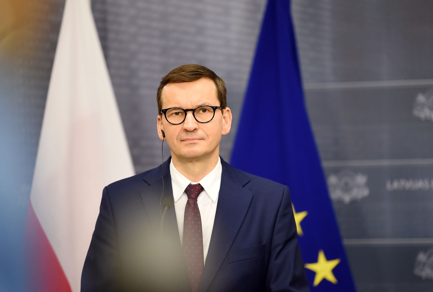 Polijas premjerministrs Mateušs Moraveckis piedalās preses konferencē pēc tikšanās ar Latvijas Ministru prezidentu Ministru kabinetā.