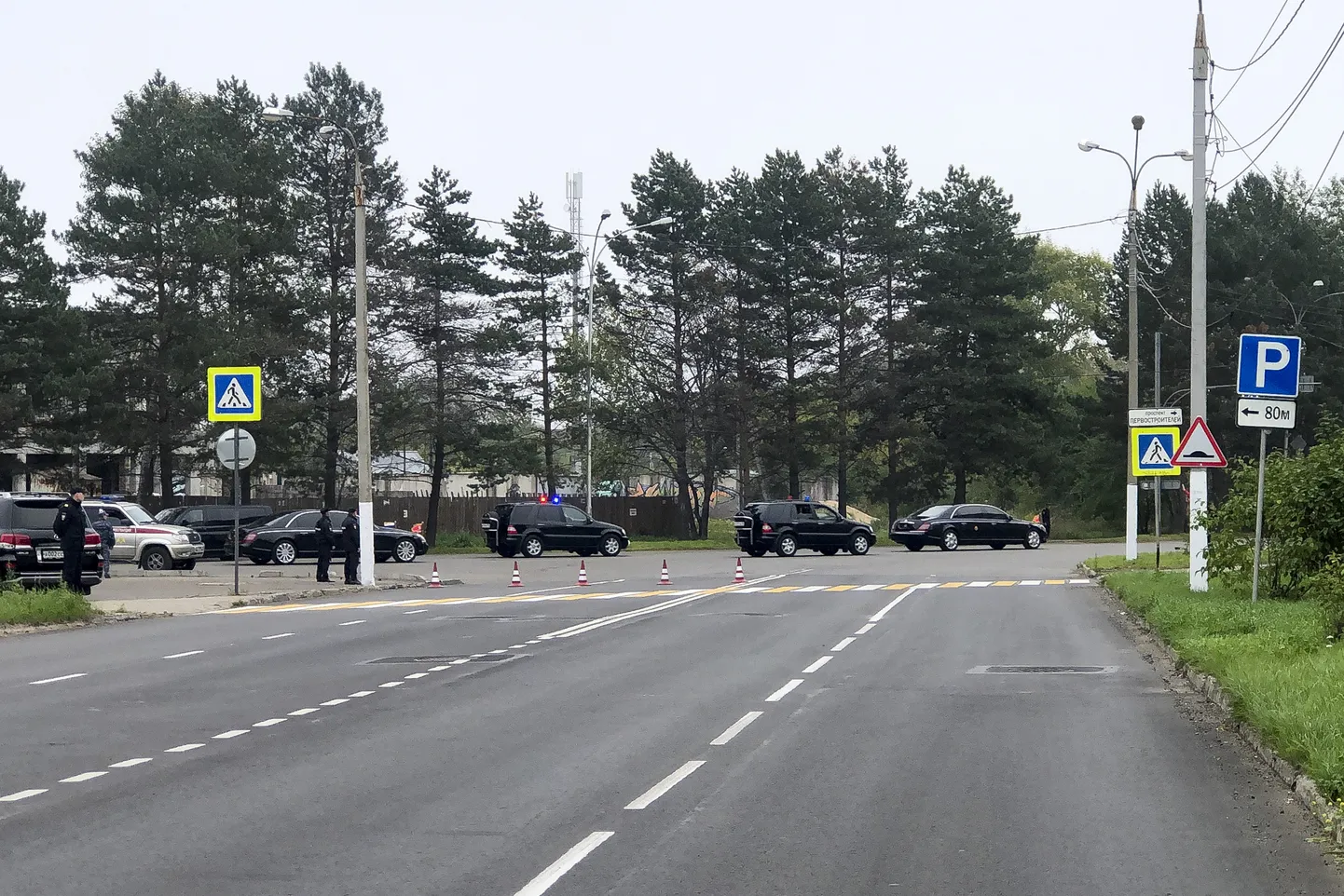 Kaader Kim Jong-uni autokolonnist linnas Komsomolsk Amuuri ääres.