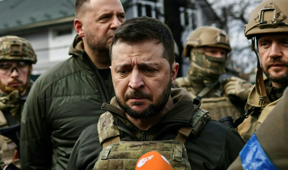 Президент Украины Владимир Зеленский дает интервью в Буче, 4 апреля 2022.