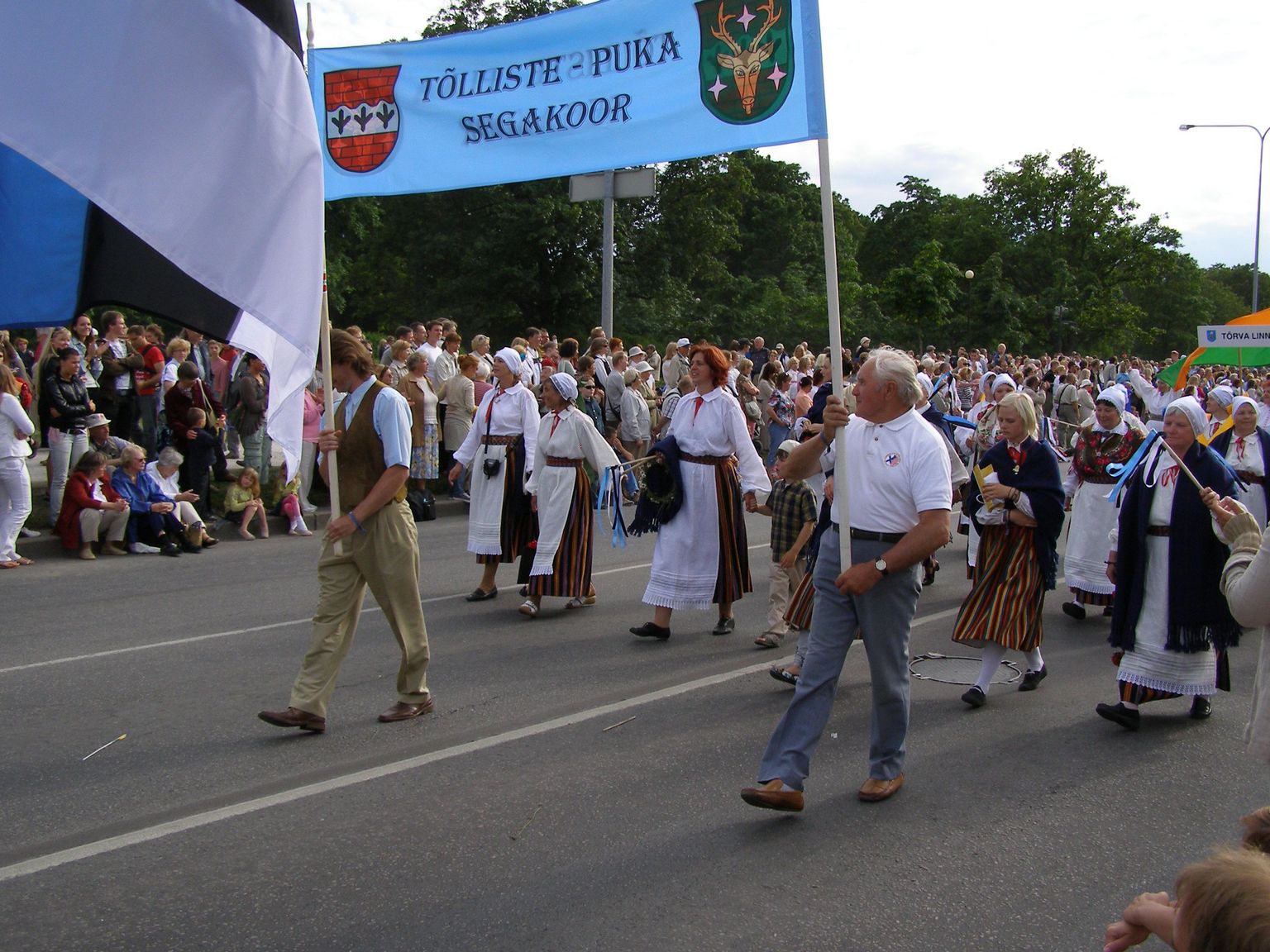 Puka ja Tõlliste rahvas Tallinnas laulupeol