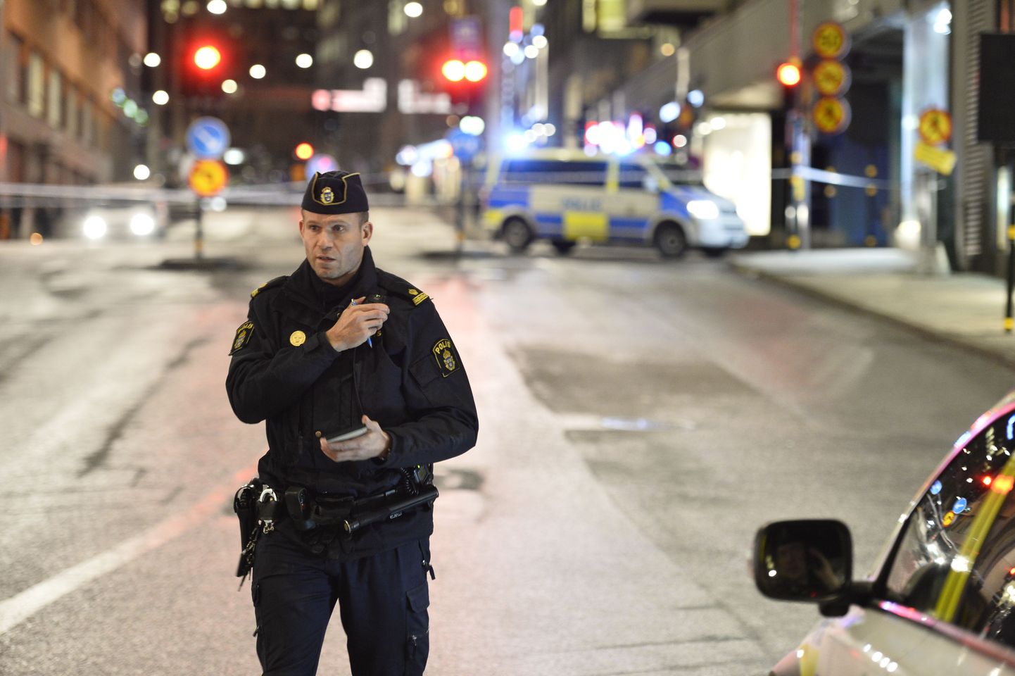Шведская полиция оцепила место взрыва в Стокгольме.