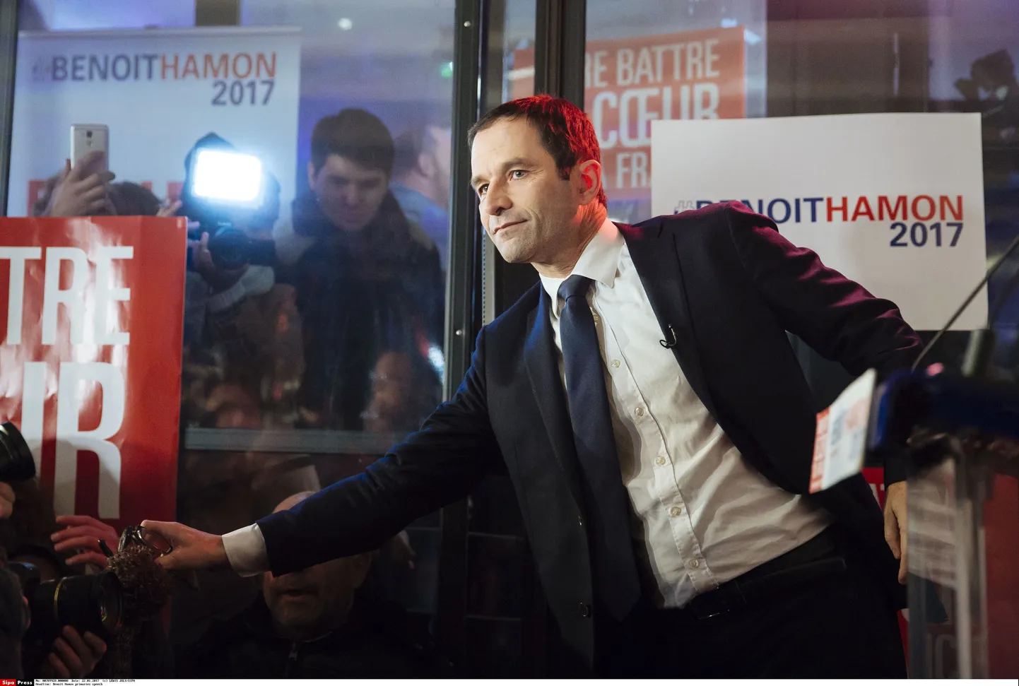 Benoit Hamon kõnet pidamas.