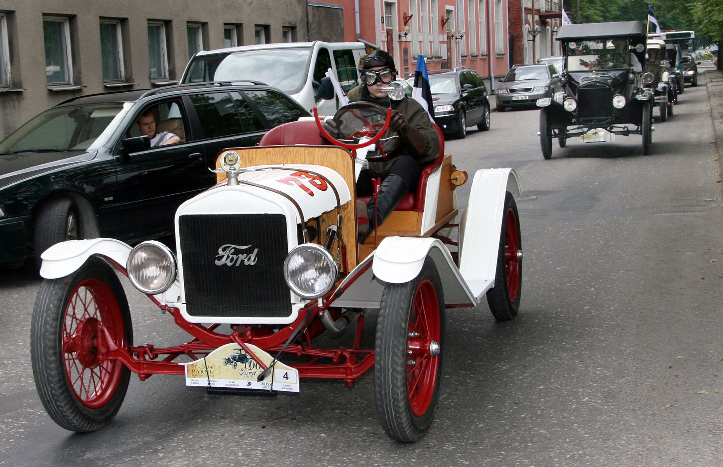 Laupäeval näeb Pärnus vanade autode paraadi.