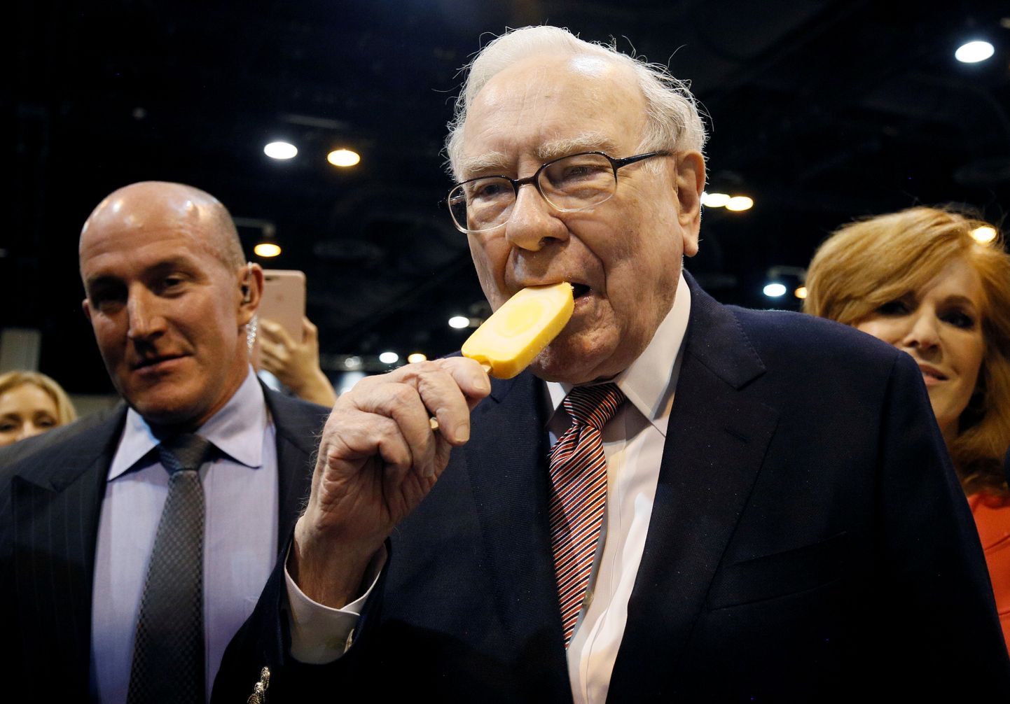 Warren Buffett, kes on jõukuselt kolmas inimene maailmas, on 87 aastane ja on ka tuntud oma ebatervisliku toitumise poolest.