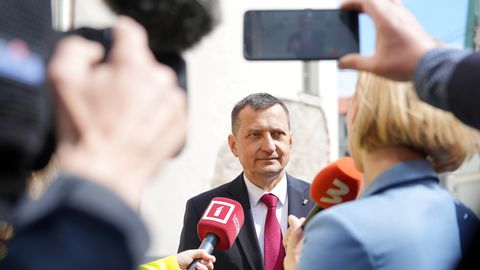 Likumsargi izņēmuši Krauzes datoru un telefonu