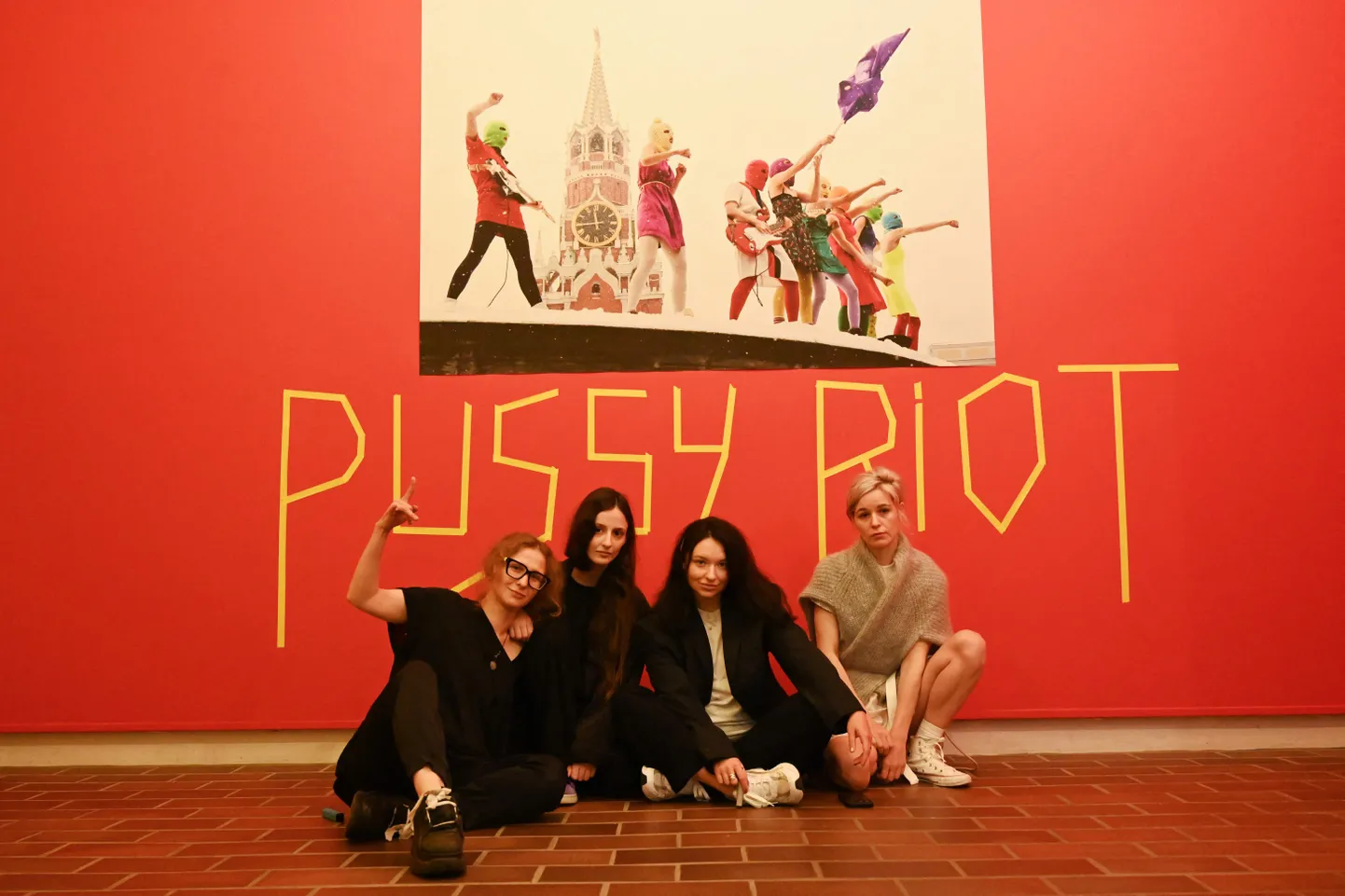 Ļusja Šteina (otrā no kreisās) "Pussy Riot" sastāvā