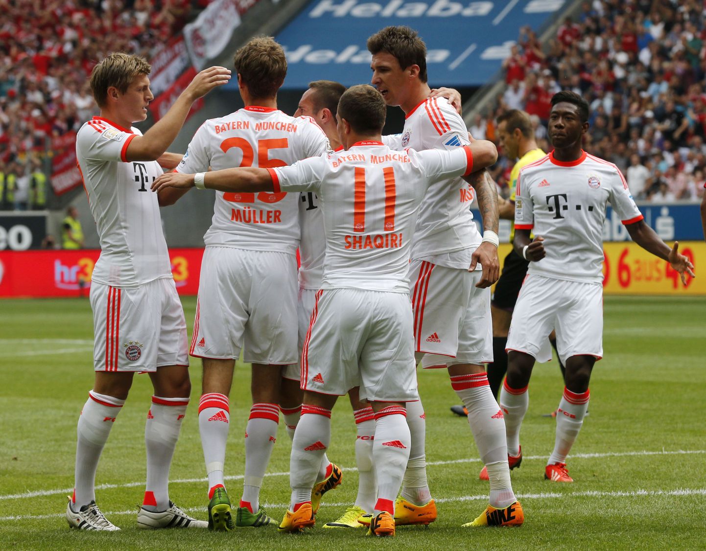 Müncheni Bayerni mängijad väravat tähistamas.