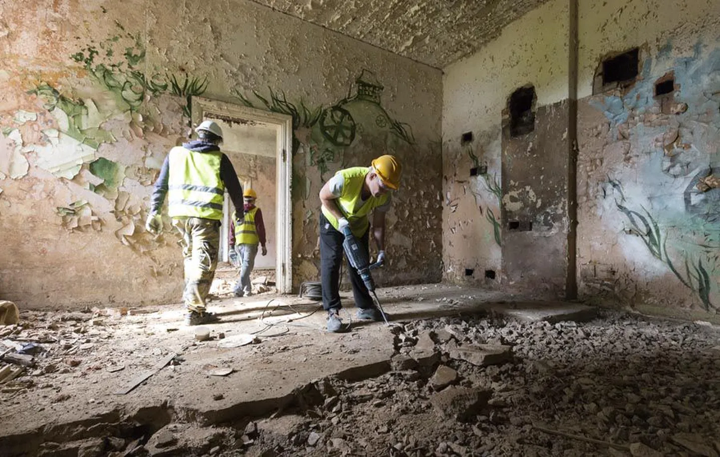 Kunagine Kulla leerimaja on ehitatud punastest tellistest historitsistlikus stiilis ja esindab just Viljandimaale ajalooliselt omast tellisarhitektuuri. Mullu tunnistati hoone kultuurimälestiseks.