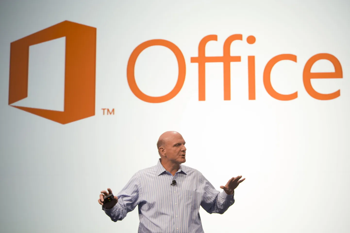 Microsofti tegevjuht Steve Ballmer tutvustab uut Office't.