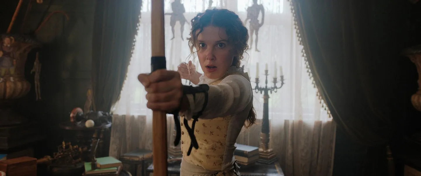 Millie Bobby Brown filmis «Enola Holmes». FOTO: Kaader Filmist