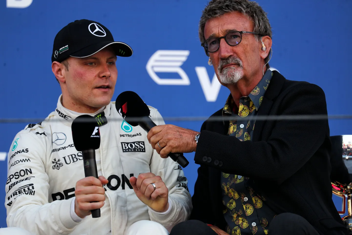 Eddie Jordan (paremal) koos Mercedese piloodi Valtteri Bottasega.