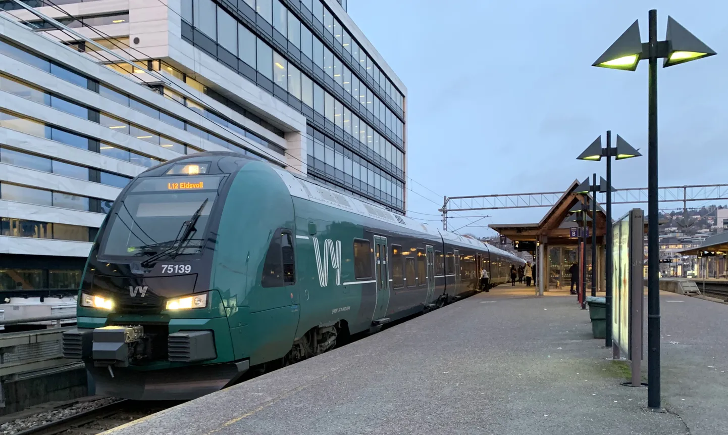 Raudteefirma Vy rong Oslos Skøyeni jaamas.