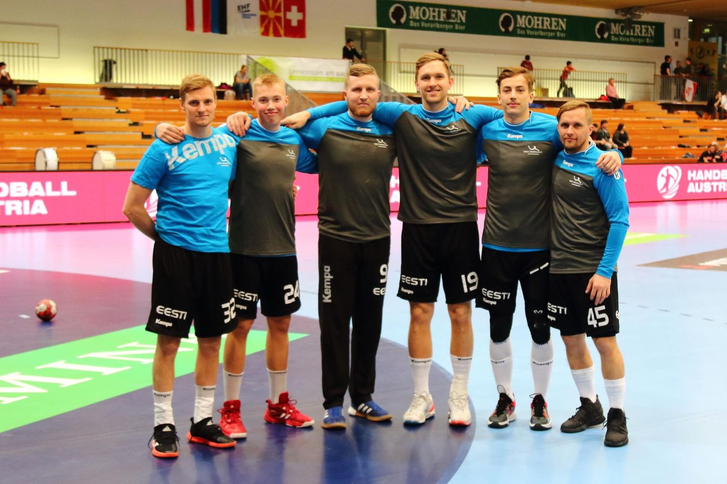 Austriasse sõitnud Eesti meeste käsipallikoondise 15 mängijast kuus on Viljandi HC kasvandikud (vasakult): Karl Roosna, Hendrik Koks, Rasmus Ots, Karl Toom, Mihkel Lõpp ja Ott Varik.
