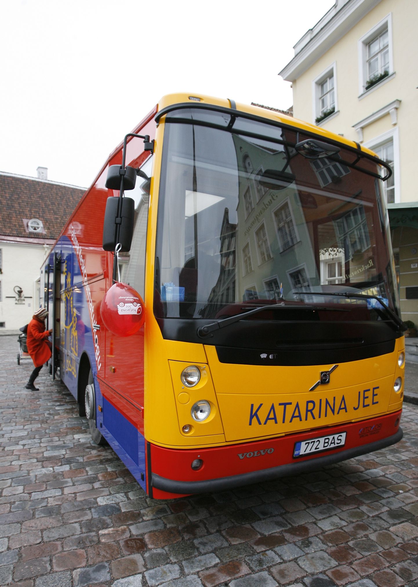 Raamatukogubuss vurab ringi kindlal marsruudil Tallinnas – esmaspäeval Lasnamäe, teisipäeval Haabersti, kolmapäeval Nõmme ja neljapäeval Pirita piirkonnas.