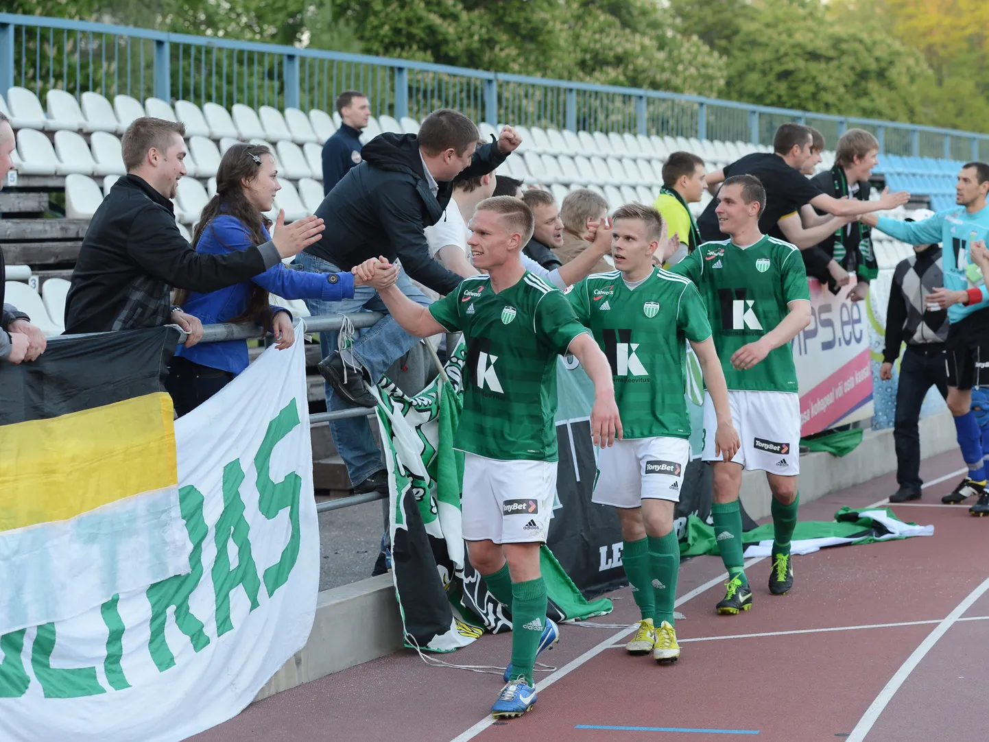 FC Levadia (rohelises) mängijad.