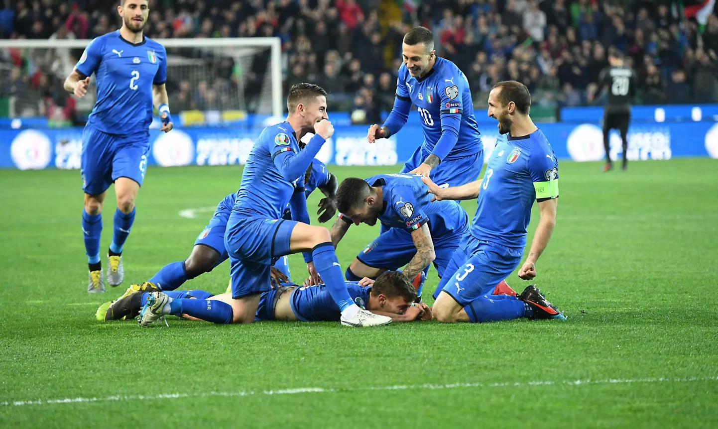 Itaalia jalgpallikoondis tähistab Nicolo Barella väravat.