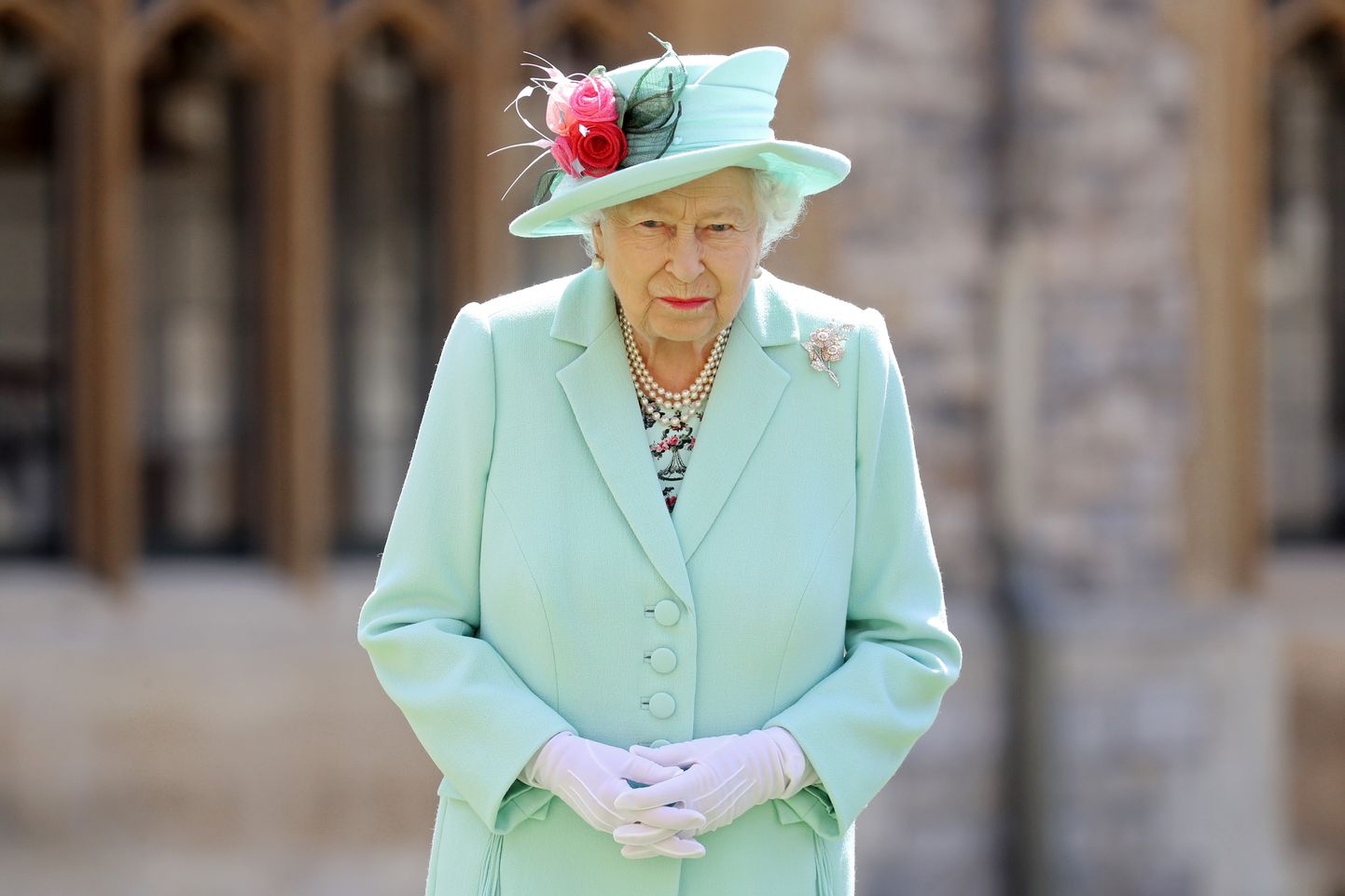 Kuninganna Elizabeth II õukonda on sattunud varganäost töötaja.