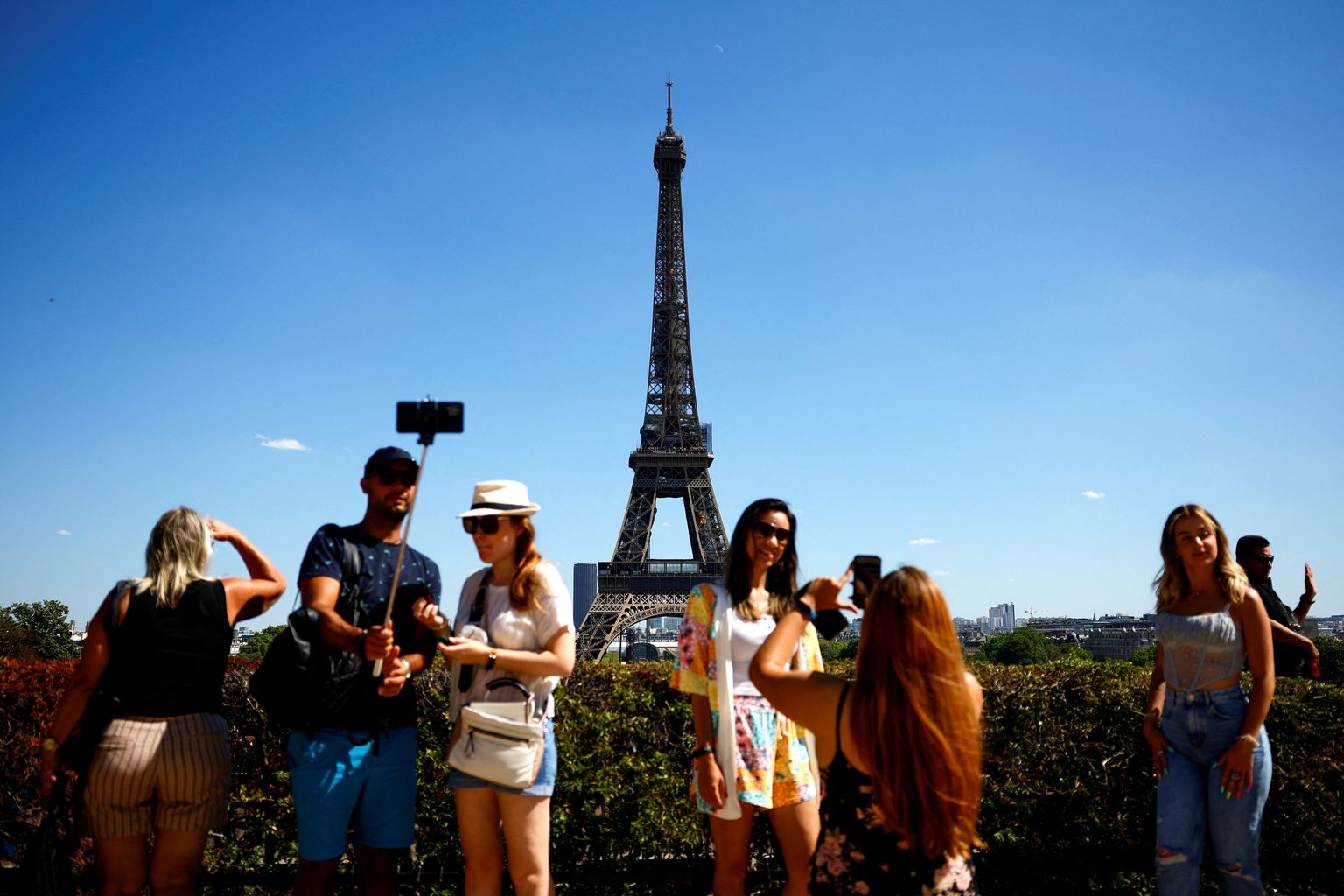 Turistid Pariisi kesklinnas. Foto on illustratiivne.
