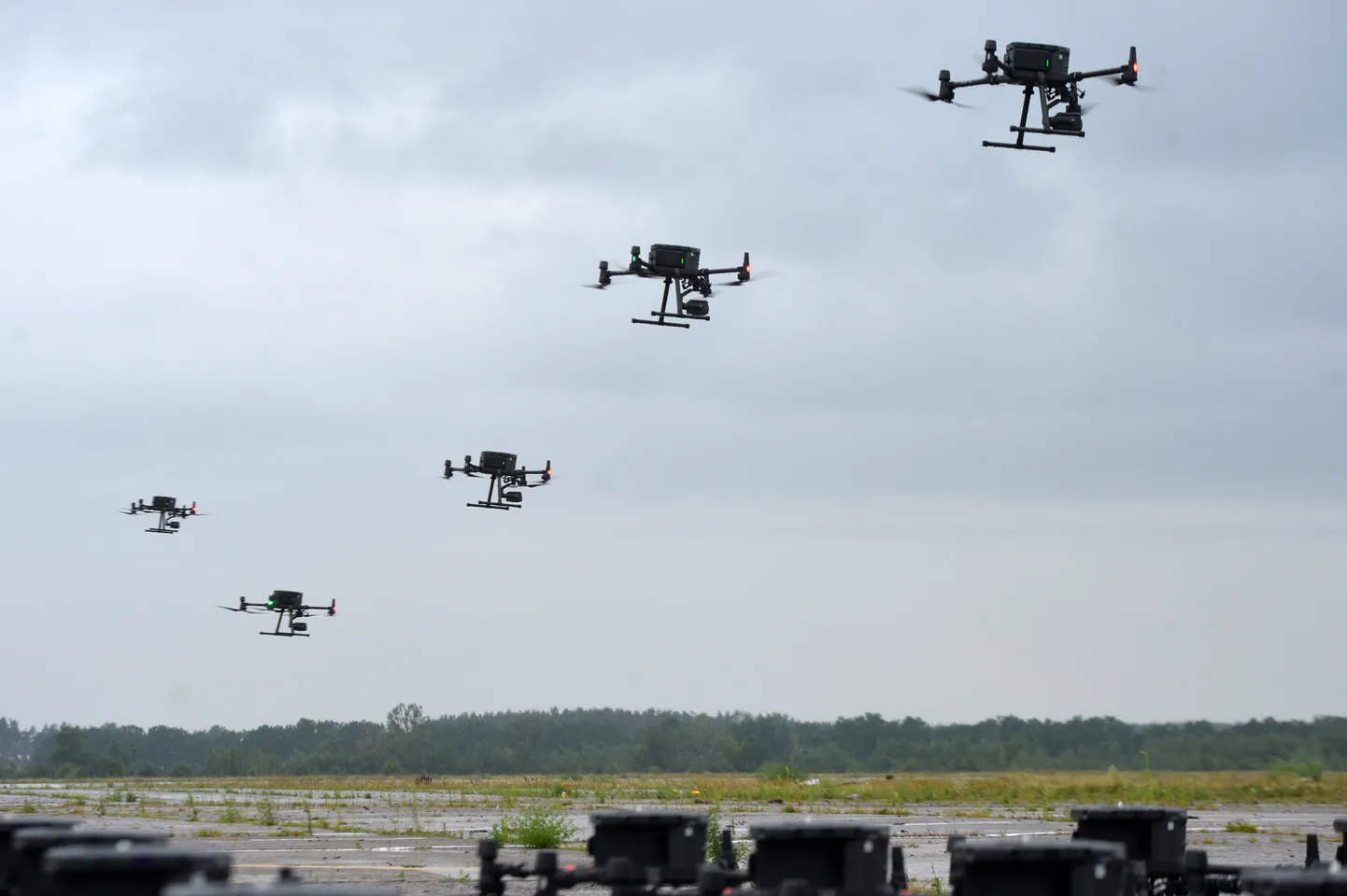 Pidil olevat DJI Matrice 300 RTK droonid soetati ühisrahastuskampaania käigus Ukraina armeele.